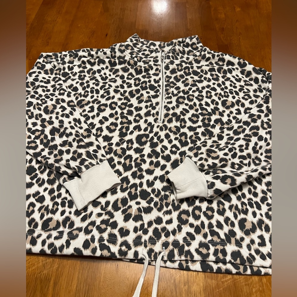 EUC Old Navy 1/5 zip cheetah sweatshirt size Large. Super cute and comfy! - Picture 2 of 7